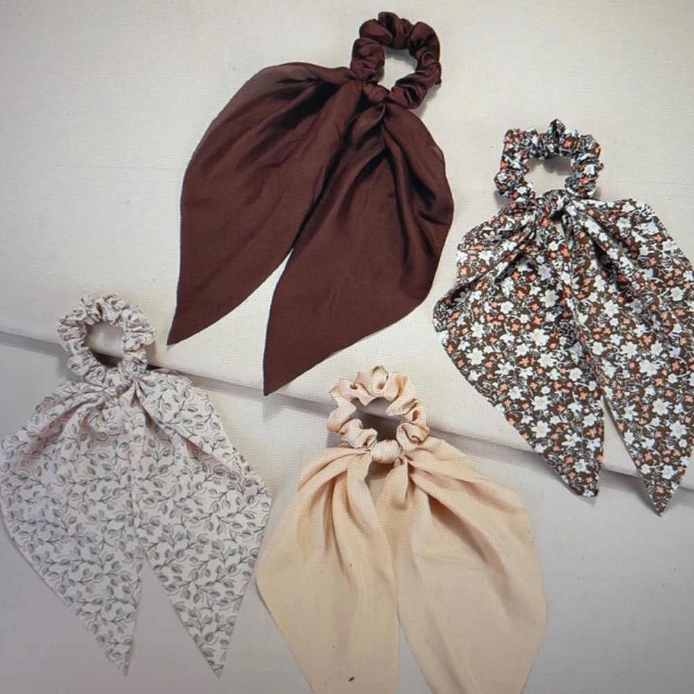 NWOT Set of 4 Scrunchie Ties